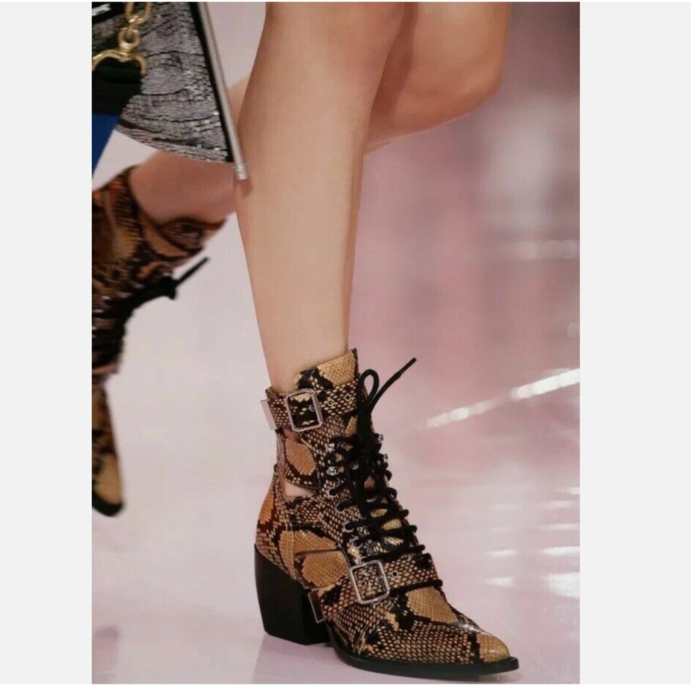 CHLOÉ RYLEE CUT OUT SNAKE-EFFECT LEATHER ANKLE BOOT